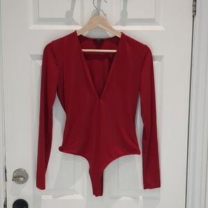 Guess v neck top